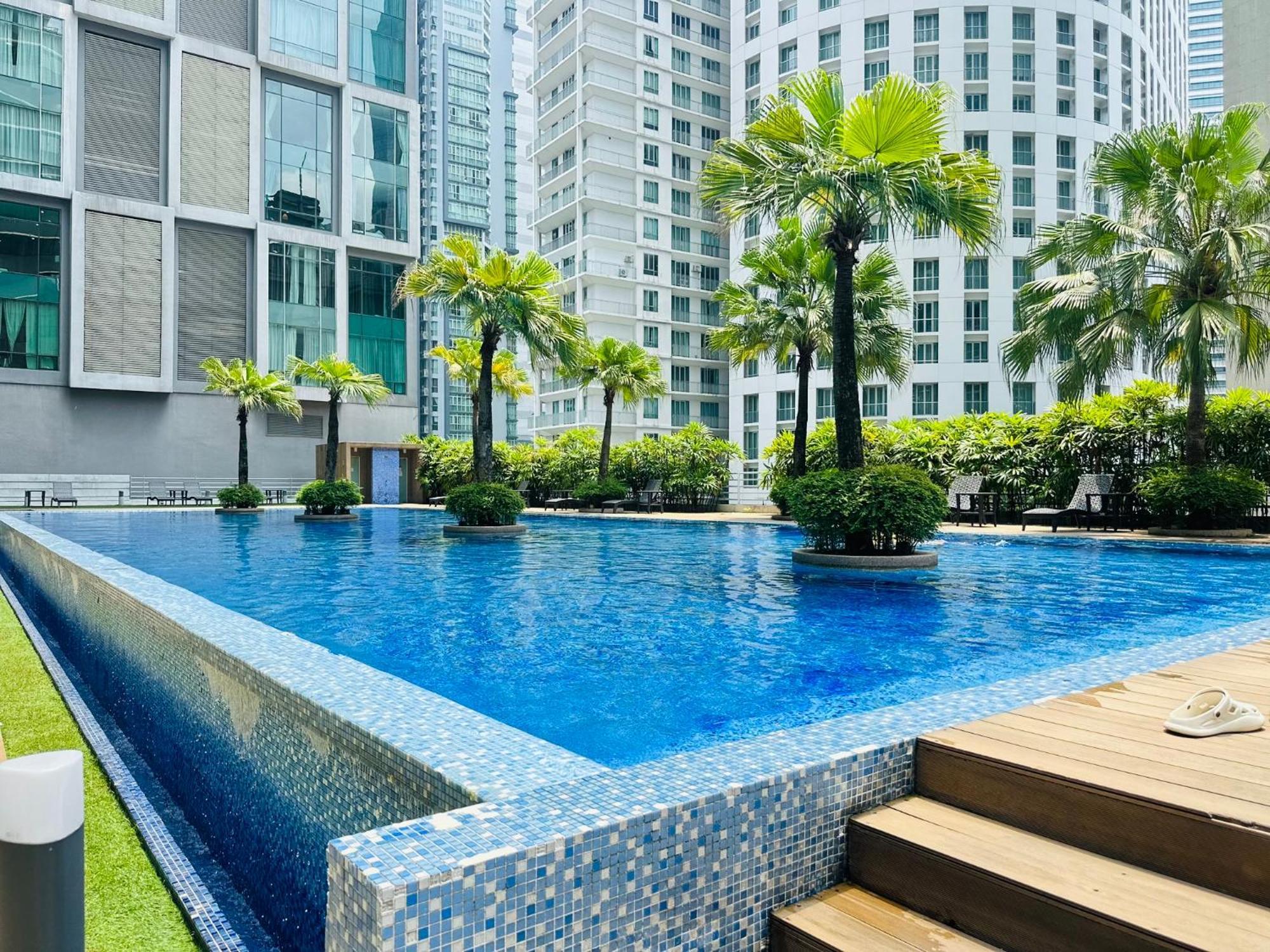 Soho Suites Klcc By Comfort Suites Kuala Lumpur Exterior photo